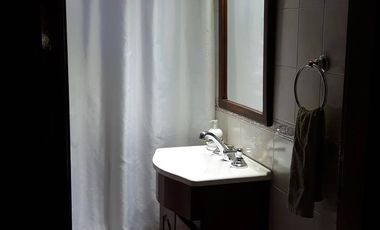 CASA 5 AMBIENTES VENTA EN Islandia  3779 (REMEDIOS DE ESCALADA)