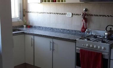 CASA 5 AMBIENTES VENTA EN Islandia  3779 (REMEDIOS DE ESCALADA)