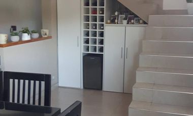 CASA 5 AMBIENTES VENTA EN Islandia  3779 (REMEDIOS DE ESCALADA)