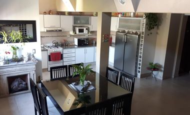 CASA 5 AMBIENTES VENTA EN Islandia  3779 (REMEDIOS DE ESCALADA)