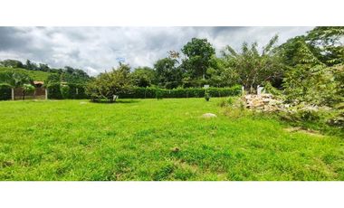 Venta de lote de 1612 M2 en 349 mill en La Mesa Cund, terreno plano