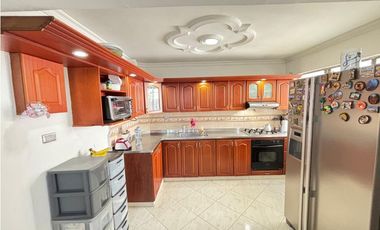 VENTA  AMPLIA CASA MULTIFAMILIAR EN PRIMER PISO EN SIMON BOLIVAR