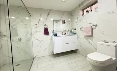 VENTA  AMPLIA CASA MULTIFAMILIAR EN PRIMER PISO EN SIMON BOLIVAR