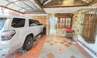 VENTA  AMPLIA CASA MULTIFAMILIAR EN PRIMER PISO EN SIMON BOLIVAR