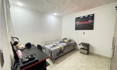 VENTA  AMPLIA CASA MULTIFAMILIAR EN PRIMER PISO EN SIMON BOLIVAR