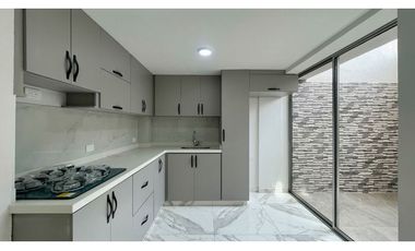 VENTA DE HERMOSA CASA REMODELADA BARRIO CORALES PEREIRA