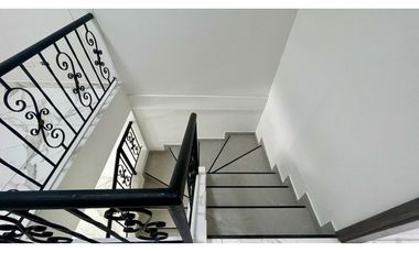 VENTA DE HERMOSA CASA REMODELADA BARRIO CORALES PEREIRA