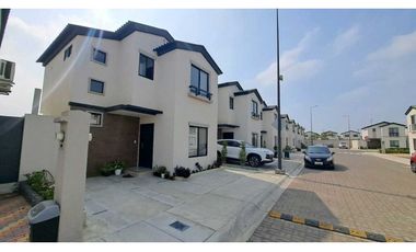 Casa en Alquiler - Los Prados 3, Vía Salitre | Junto al Colegio Tejar