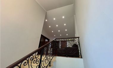 SE ALQUILA CASA ESPECTACULAR EN ALBROOK