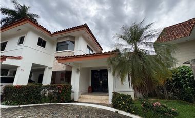 SE ALQUILA CASA ESPECTACULAR EN ALBROOK