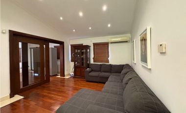 SE ALQUILA CASA ESPECTACULAR EN ALBROOK