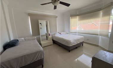 SE ALQUILA CASA ESPECTACULAR EN ALBROOK