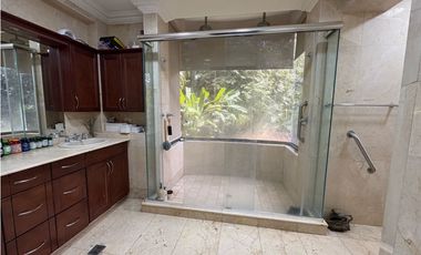 SE ALQUILA CASA ESPECTACULAR EN ALBROOK