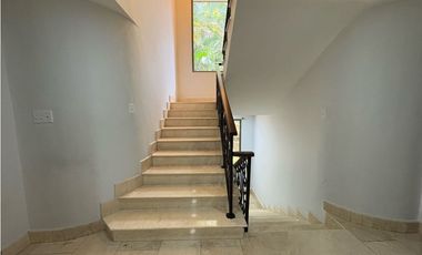 SE ALQUILA CASA ESPECTACULAR EN ALBROOK