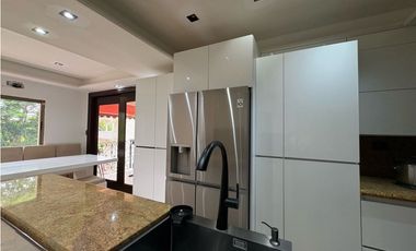 SE ALQUILA CASA ESPECTACULAR EN ALBROOK