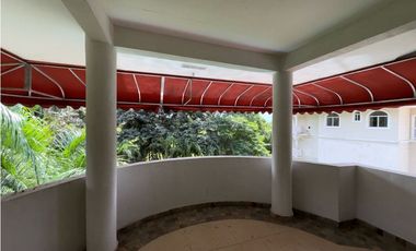 SE ALQUILA CASA ESPECTACULAR EN ALBROOK