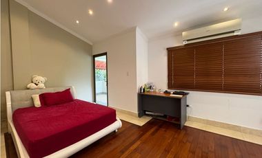 SE ALQUILA CASA ESPECTACULAR EN ALBROOK