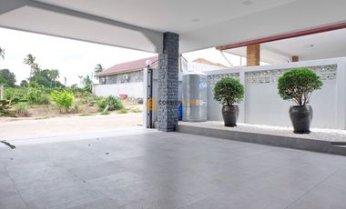 Modern 3 Bed Pool Villa Mabprachan Lake