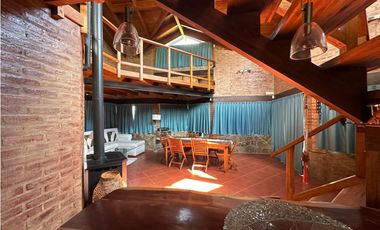 CHALET DE HERMOSO Y CALIDO DISEÑO