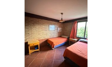 CHALET DE HERMOSO Y CALIDO DISEÑO