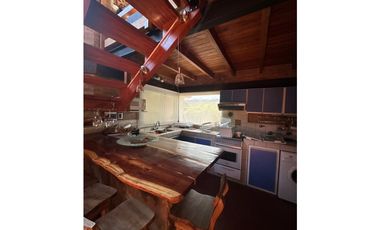 CHALET DE HERMOSO Y CALIDO DISEÑO