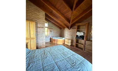 CHALET DE HERMOSO Y CALIDO DISEÑO
