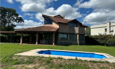 CHALET DE HERMOSO Y CALIDO DISEÑO