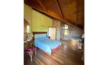 CHALET DE HERMOSO Y CALIDO DISEÑO