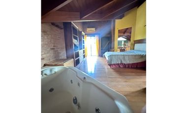 CHALET DE HERMOSO Y CALIDO DISEÑO