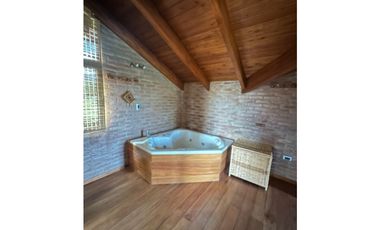 CHALET DE HERMOSO Y CALIDO DISEÑO
