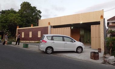 Gedung Baru Gudang Jalan Utama Muding Mundeh Kerobokan