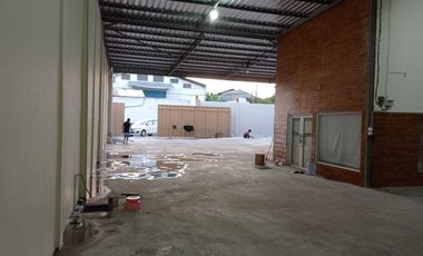 Gedung Baru Gudang Jalan Utama Muding Mundeh Kerobokan