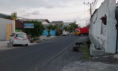 Gedung Baru Gudang Jalan Utama Muding Mundeh Kerobokan