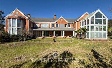 Gran casa estilo inglés camino a Santa Juana