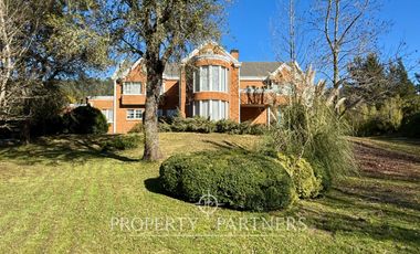 Gran casa estilo inglés camino a Santa Juana