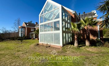 Gran casa estilo inglés camino a Santa Juana