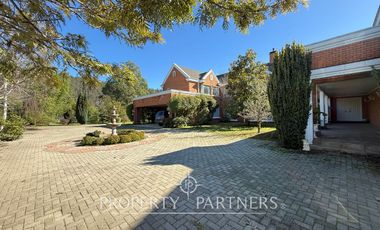 Gran casa estilo inglés camino a Santa Juana