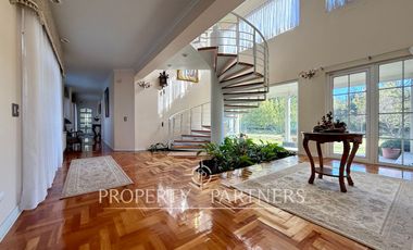 Gran casa estilo inglés camino a Santa Juana