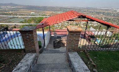 Casa en Venta en La Calera Coto Privado, 3 Niveles, Alberca, Jacuzzi, Vista Panorámica