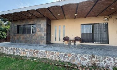 Casa en Venta en La Calera Coto Privado, 3 Niveles, Alberca, Jacuzzi, Vista Panorámica