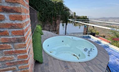 Casa en Venta en La Calera Coto Privado, 3 Niveles, Alberca, Jacuzzi, Vista Panorámica