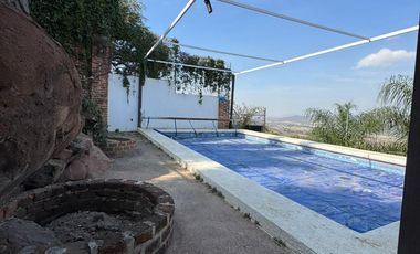 Casa en Venta en La Calera Coto Privado, 3 Niveles, Alberca, Jacuzzi, Vista Panorámica