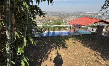 Casa en Venta en La Calera Coto Privado, 3 Niveles, Alberca, Jacuzzi, Vista Panorámica