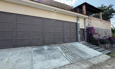 Casa en Venta en La Calera Coto Privado, 3 Niveles, Alberca, Jacuzzi, Vista Panorámica