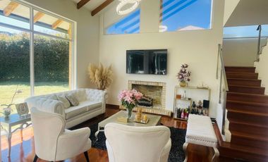 En venta hermosa casa en Macadamia, La Calera