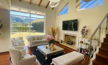 En venta hermosa casa en Macadamia, La Calera