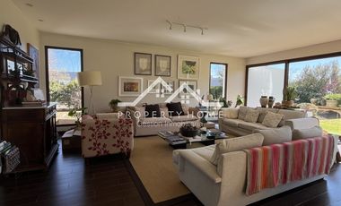 VENTA PRECIOSA CASA EN EXCLUSIVO CONDOMINIO DE CHICUREO