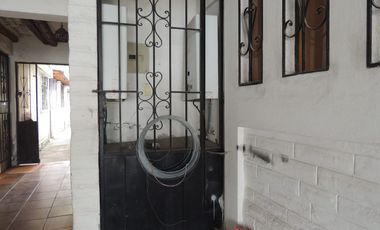 VENTA DE CASA EN CALDERON CON PISCINA