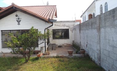 VENTA DE CASA EN CALDERON CON PISCINA
