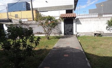 VENTA DE CASA EN CALDERON CON PISCINA